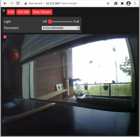 The default simplified web viewer showing the stream window and essential camera controls.